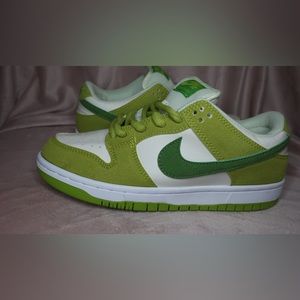 NIKE SB DUNKS LOW - GREEN APPLE